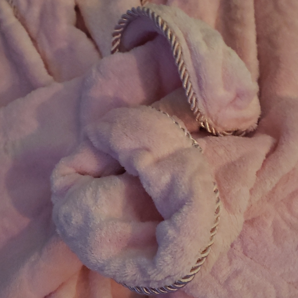 Sculpted Floral Robe - Picture 3 of 3